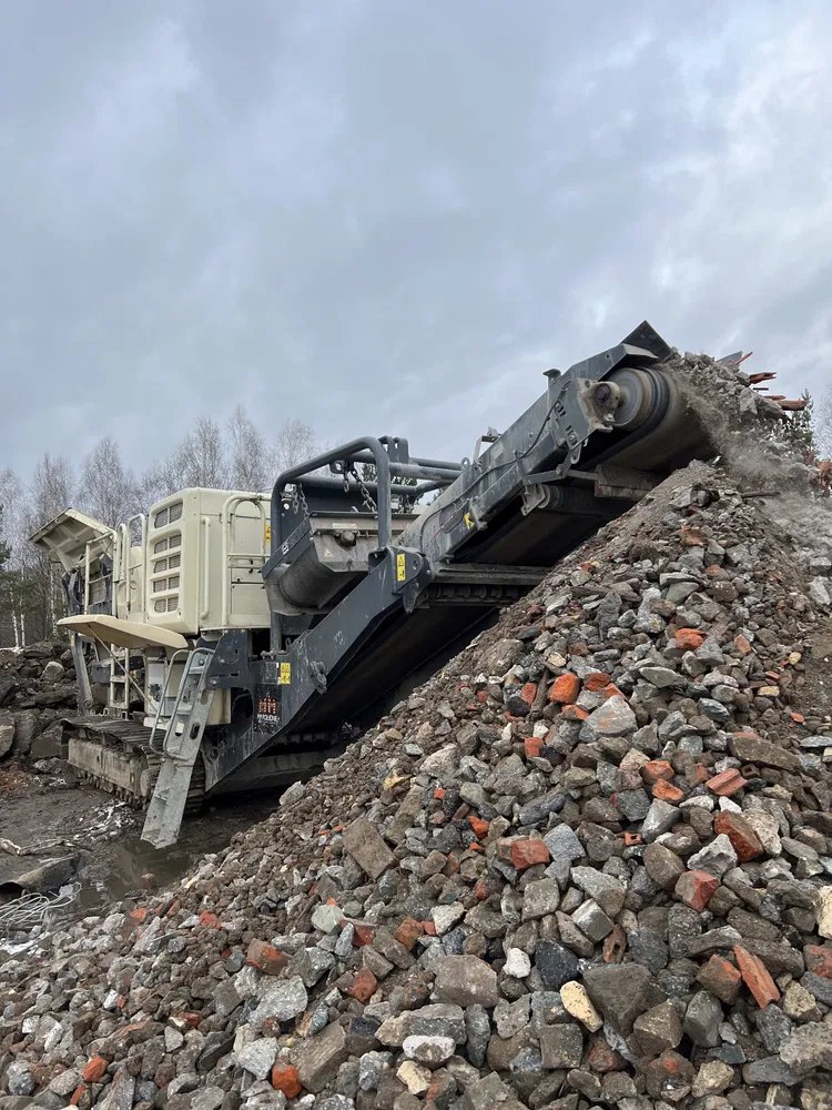 Gruz kruszony (mielony beton) – kruszarka mobilna w akcji, Radom